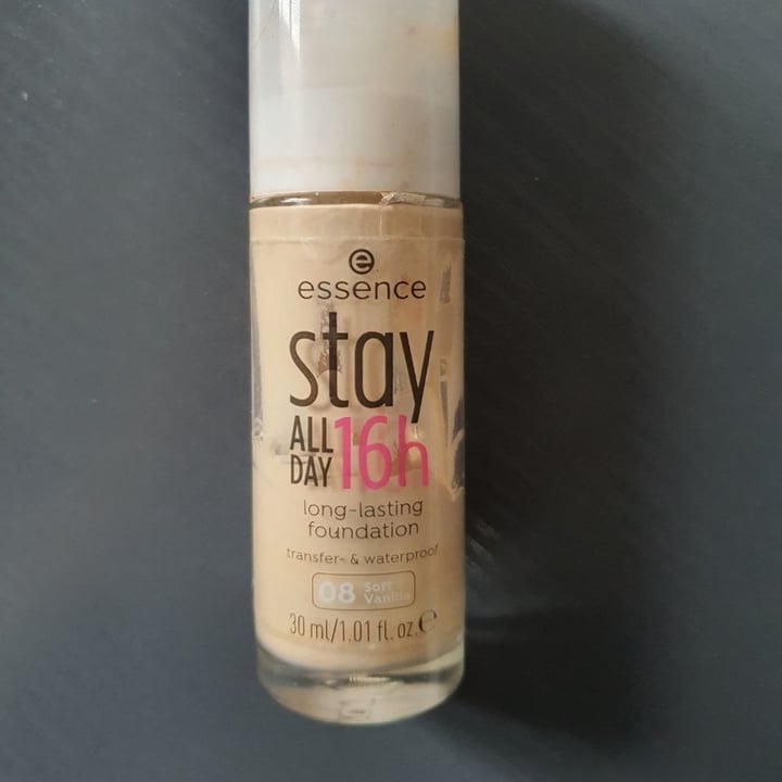 review photo of Essence Cosmetics Fondotinta shared by @fjammab on 31 Mar 2022 - review
