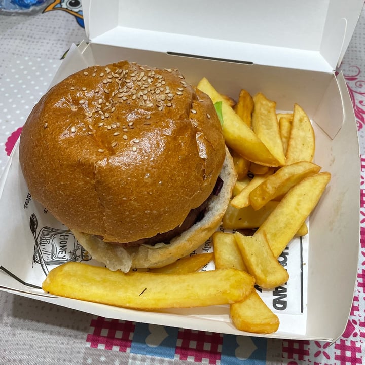 review photo of Mmiez e Sounds Pub Tarantè con Beyond Burger shared by @viavega on 05 Dec 2021 - review