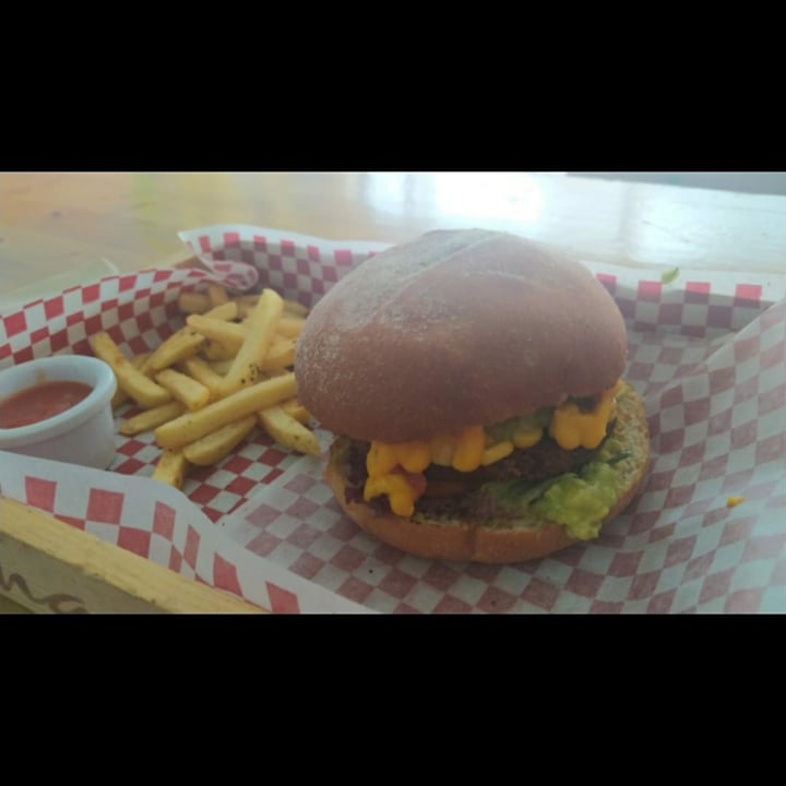 review photo of Maha Vegan Food Hamburguesa maha shared by @saracuervo on 15 Nov 2021 - review