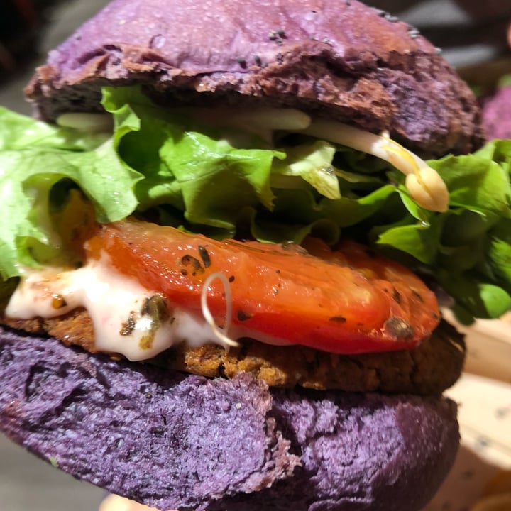 photo of Flower Burger flower burger shared by @francescasaltori on  03 Nov 2022 - review