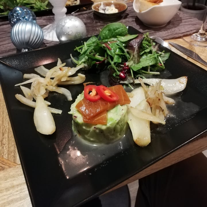 photo of Trautwein - Das Winzerhotel am La Roche Veggielax an Avocado-Apfel-Tatar mit Wildkräutersalat shared by @markus09 on  02 Jan 2022 - review