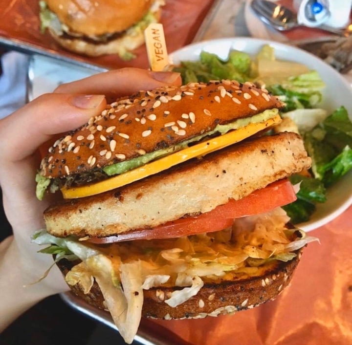 review photo of Beertown Public House Oakville Plant-based Grilled Chick’n Sandwich shared by @melmira on 13 Apr 2020 - review