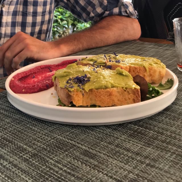 菜肴“Pokè e avocado toast”的照片