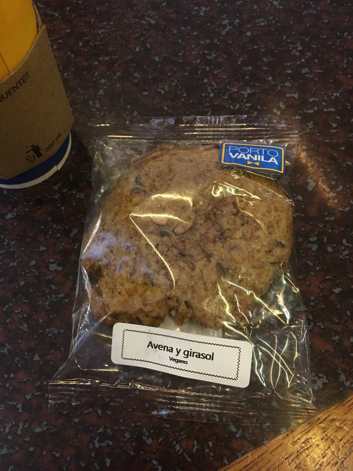 photo of Porto Vanila Café Plaza comidas Tres Cruces Shopping Almond milk capuccino/ oats cookie shared by @mimz on  23 Jun 2019 - review