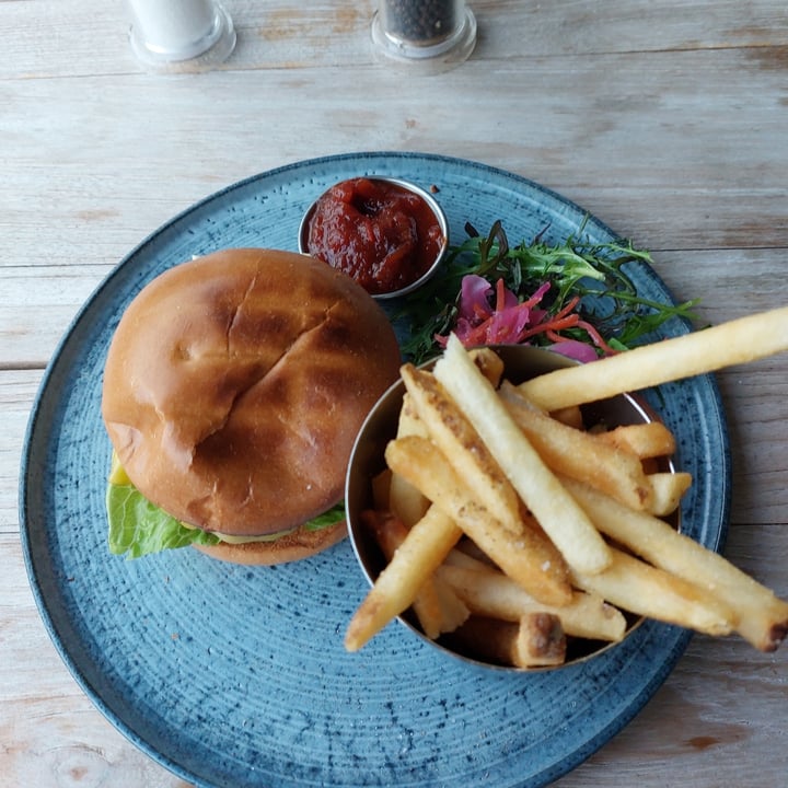 review photo of Trident Hotel Kinsale Beyond Burger shared by @agustinazt on 13 Jul 2022 - review
