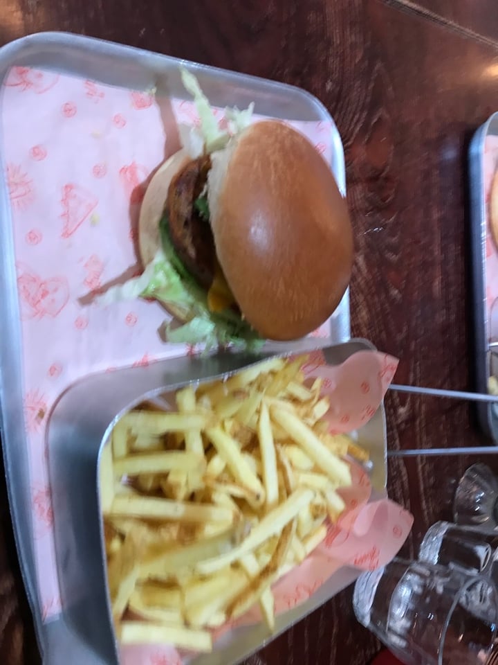 photo of Happy Friday Kitchen The California Burger shared by @slothsxskia on  23 Feb 2020 - review