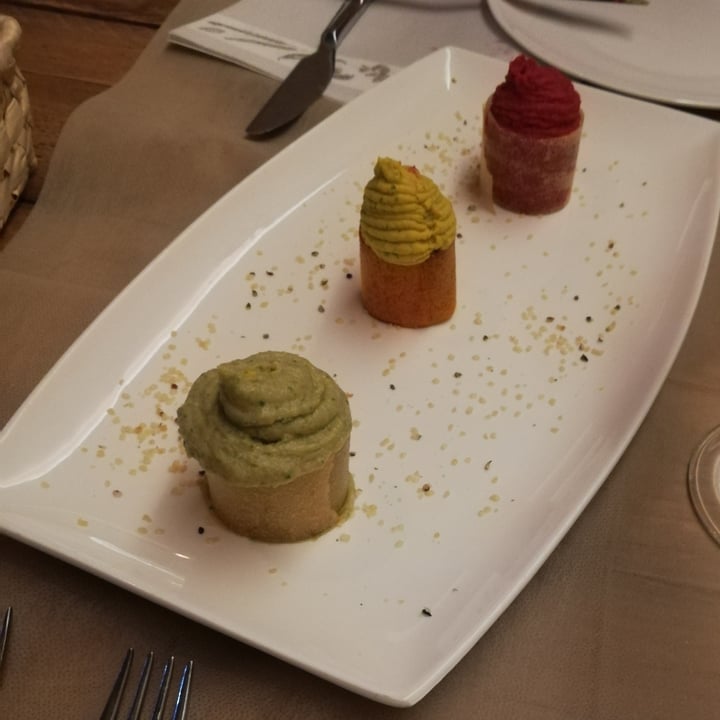 photo of Ristorante Flora Tris hummus shared by @helello on  11 Dec 2021 - review