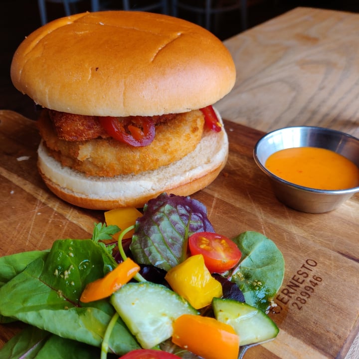 photo of Alternatively Vegan Chicken burger shared by @pointsofellie on  11 Jul 2020 - review