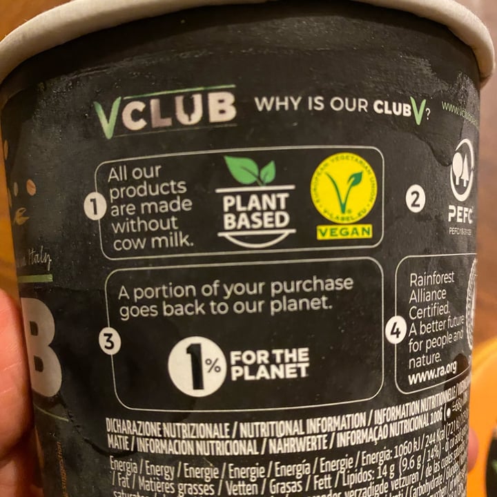 photo of VClub Gelato Macadamia E Caramello Salato shared by @whatthefuck on  16 Sep 2022 - review