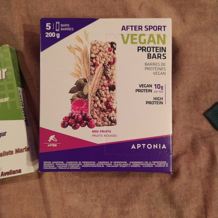 photo of Aptonia Protein bar with red fruits shared by @linda3597 on  20 Jan 2022 - review