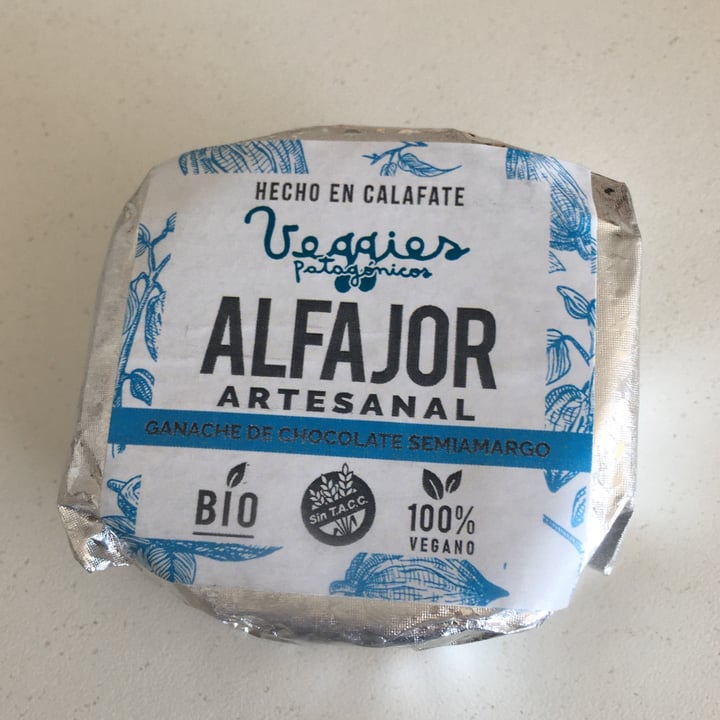 review photo of Veggies patagónicos Alfajor Ganache de Chocolate Semiamargo shared by @claracartasegna on 04 Dec 2022 - review