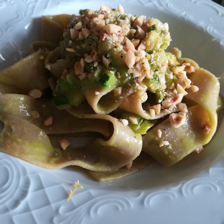 photo of Sottobosco Bistrot pappardelle di La Tana del Bianconiglio, con crema di piselli,zucchine, nocciole e limone shared by @grilla on  08 May 2022 - review