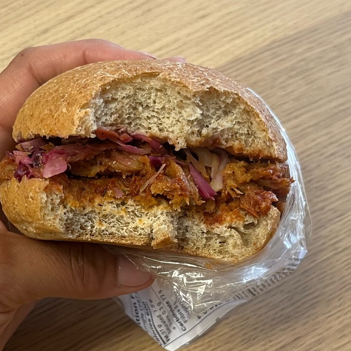 photo of Keepin’ It Vegan Pulled Phork Sandwich shared by @w0nderw0man on  13 Sep 2022 - review