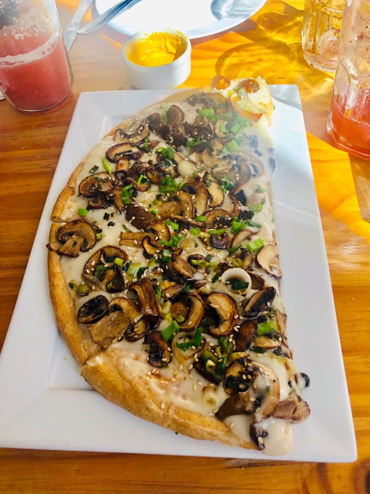 photo of Alma Dórica Pizza de champis shared by @oggregor on  14 Oct 2019 - review