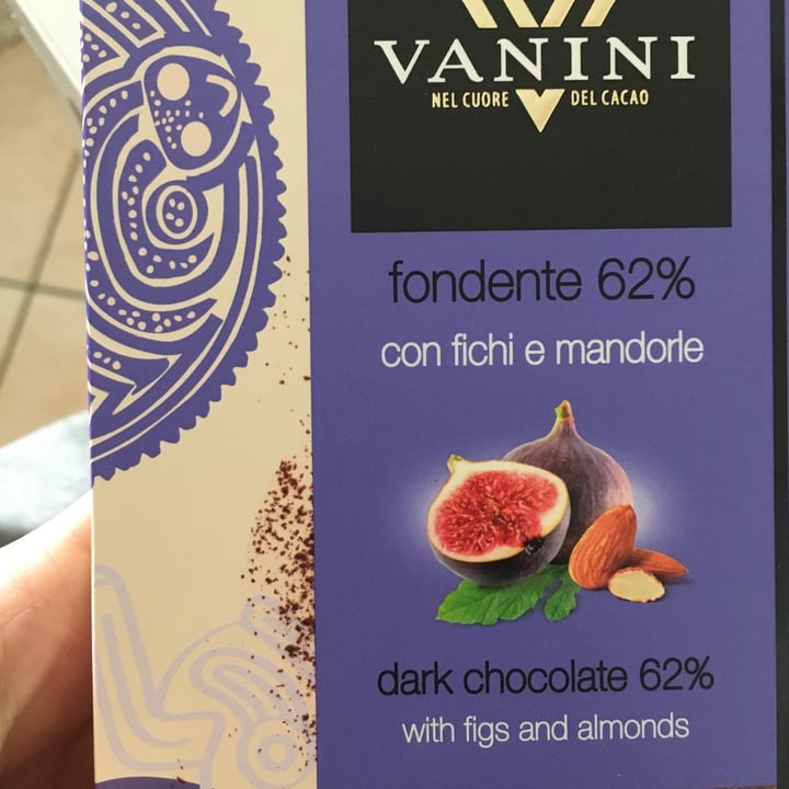 photo of Vanini Cioccolato fondente 62% con fichi e mandorle shared by @giuliabolzoni on  29 Mar 2022 - review