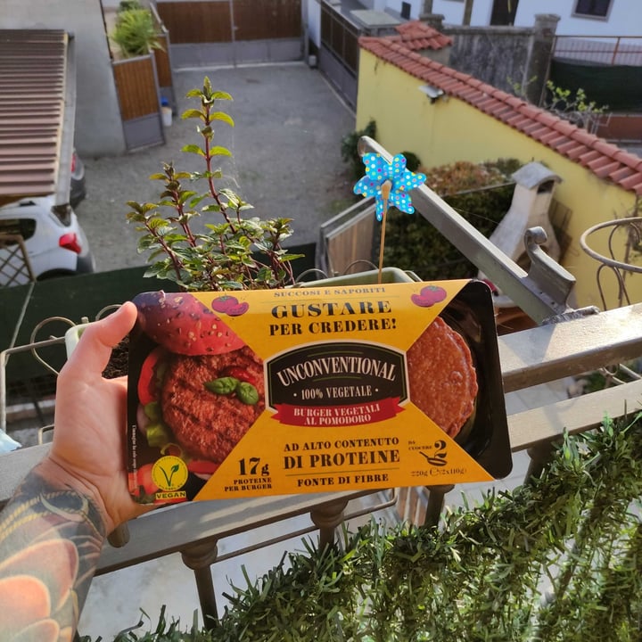 review photo of Unconventional Burger Vegetale Al Pomodoro - Tomato Burger shared by @alessioadam on 29 Apr 2022 - review