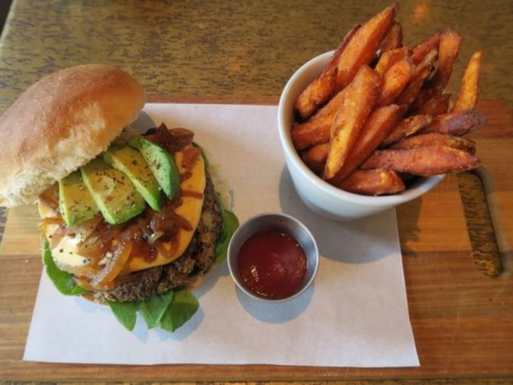 photo of Lekker Vegan Harrington Lekker burger shared by @nickyv on  03 Jul 2019 - review