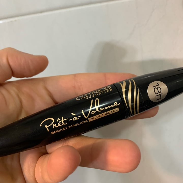 photo of Catrice Cosmetics Prêt-à-Volume Smokey Mascara Velvet Black shared by @nedene on  10 Oct 2020 - review