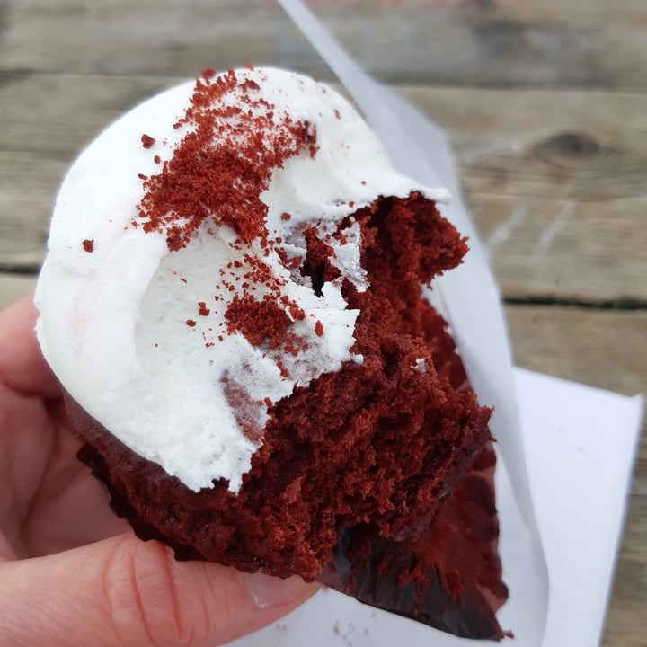 photo of Bunner's Bakeshop Red Velvet cupcake shared by @hbchic on  01 Feb 2021 - review