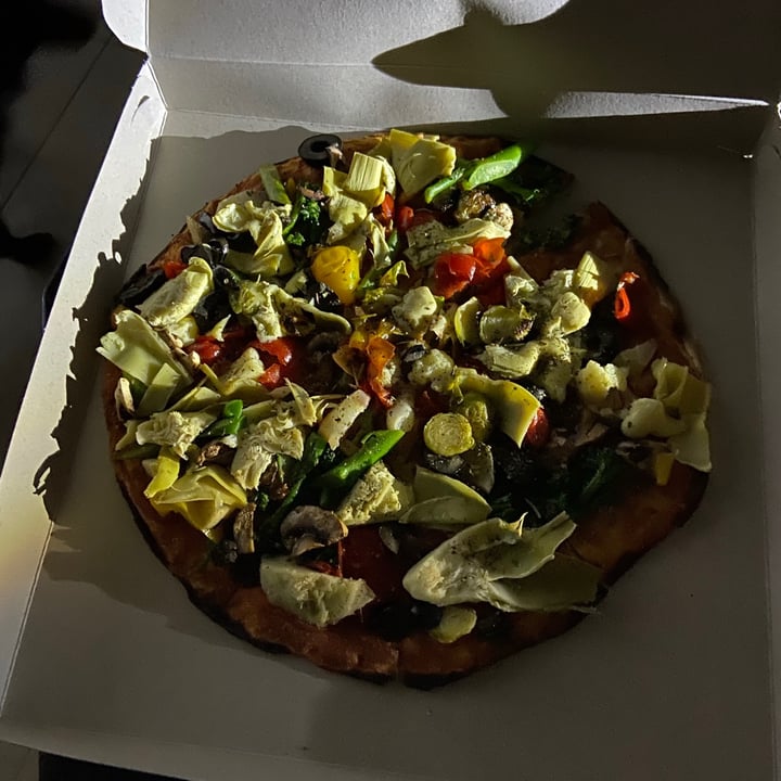 photo of Bay Leaf & Thyme Roasted Vegetable Vegetarian Pizza shared by @leighclare29 on  16 Jun 2021 - review
