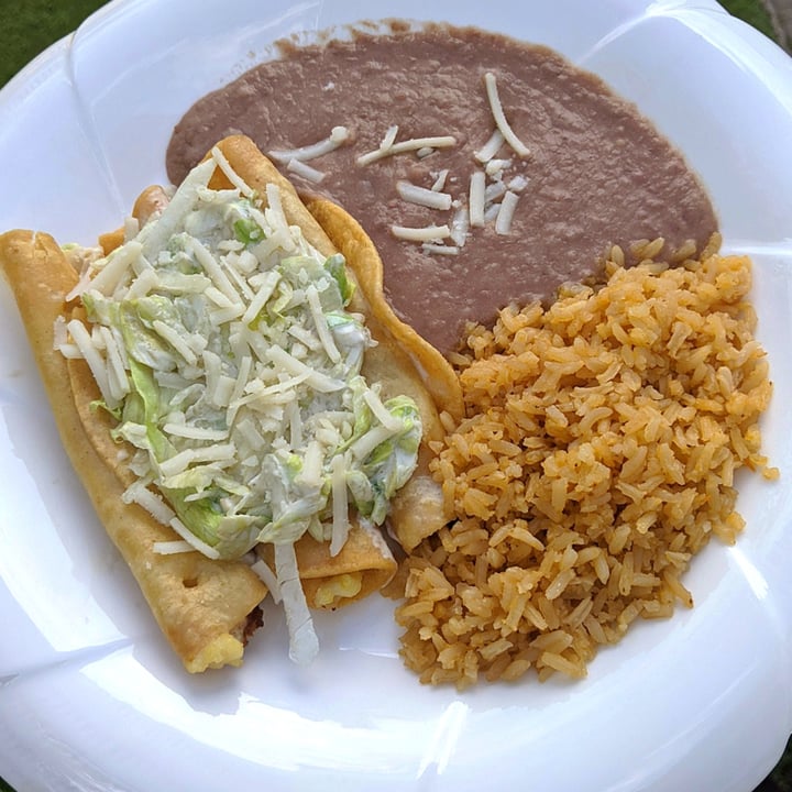 photo of Veegos Flautas shared by @veggieassassin on  23 Jun 2022 - review
