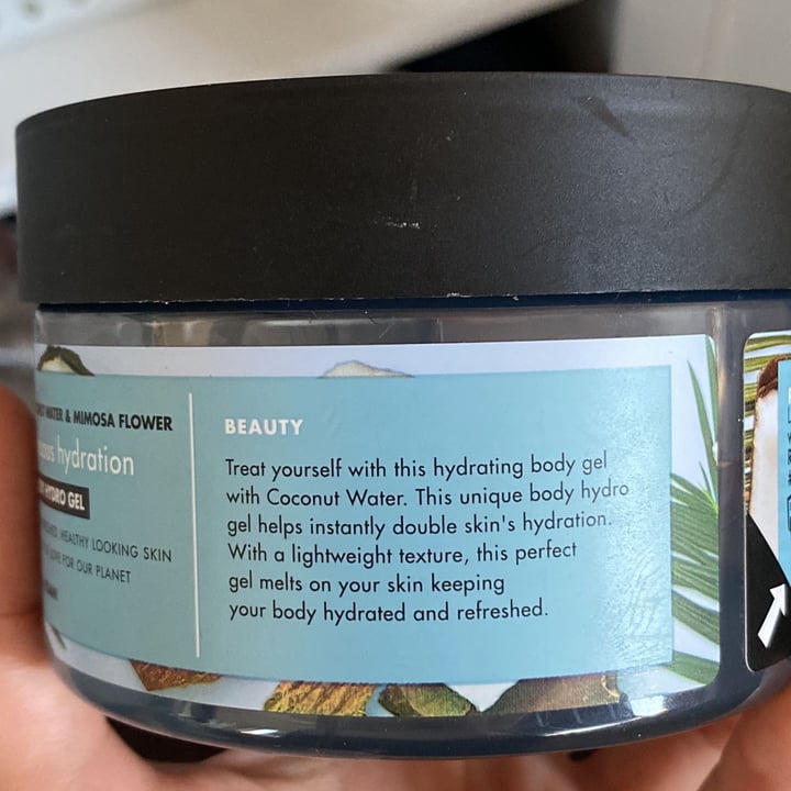 review photo of Love Beauty and Planet Body hydro gel shared by @miniribeiro on 17 Apr 2022 - review