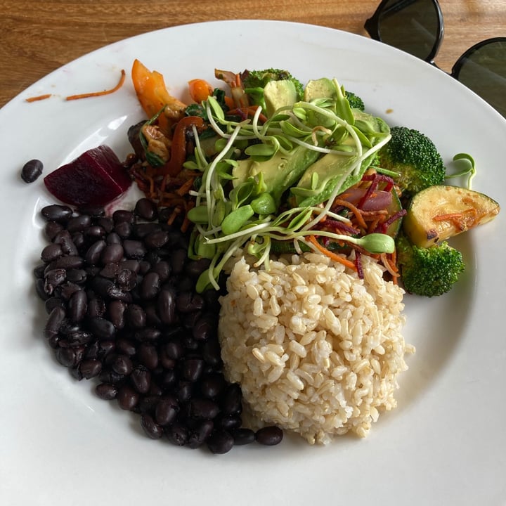 photo of The Beet Box Cafe Healthy Plate shared by @teresannnnnn on  01 Nov 2020 - review