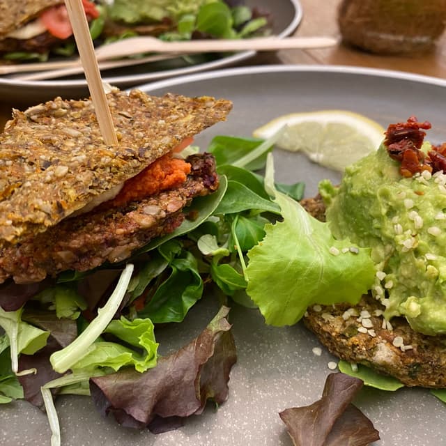 「Avocado toast」の料理の写真