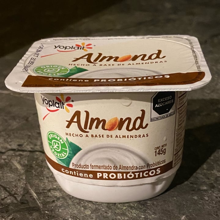 photo of Yoplait almond a base de almendras shared by @strawberryswan on  05 Nov 2022 - review