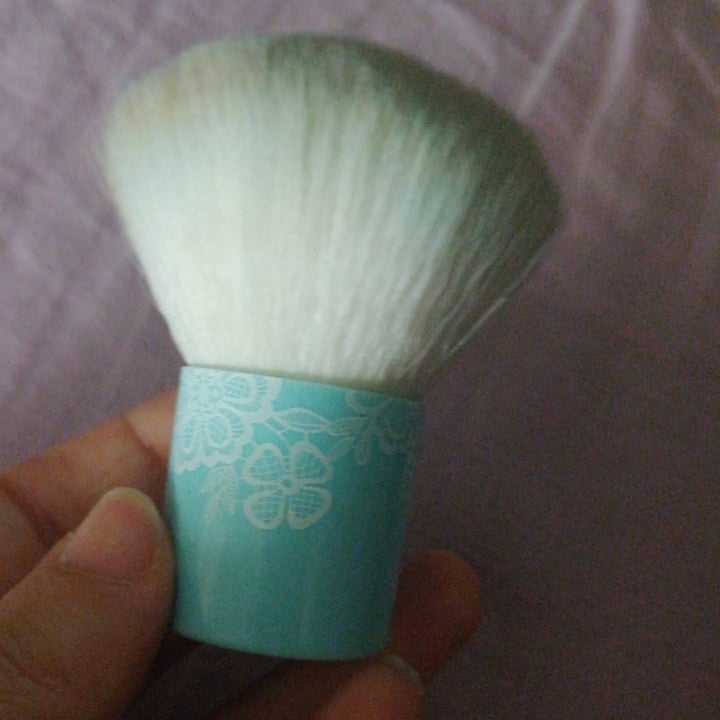 review photo of Essence kabuki shared by @stefyqwert1 on 15 Jun 2022 - review