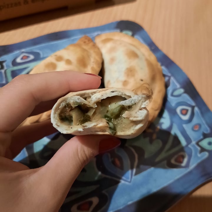 review photo of Olivia Empanadas & Pizzas - Avellaneda Empanada De Verduras shared by @vegaly on 28 Oct 2021 - review