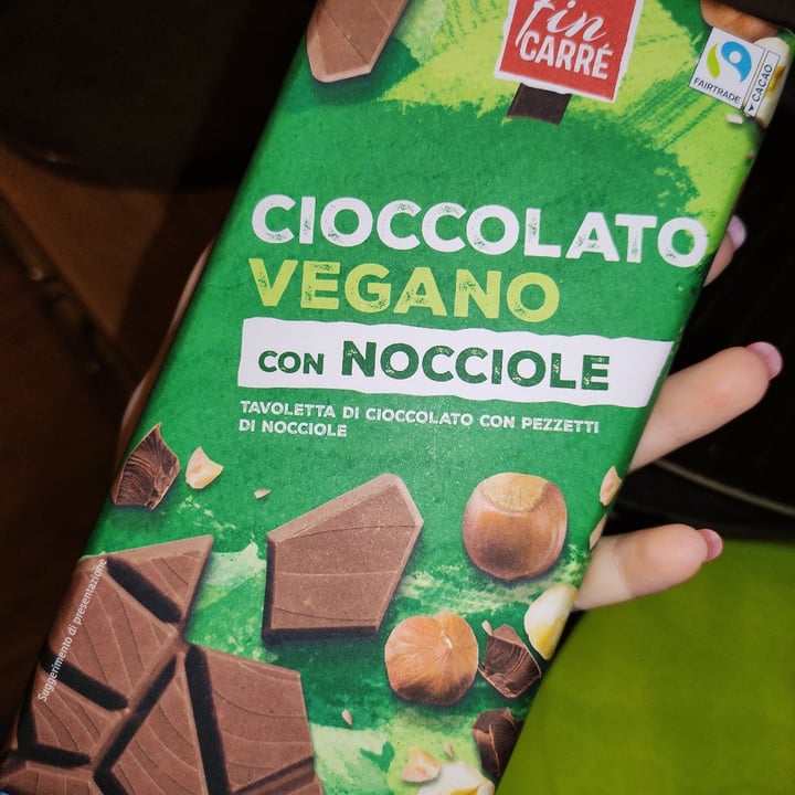 photo of Fin Carré Cioccolato vegano con nocciole shared by @rossiveg on  07 Dec 2021 - review