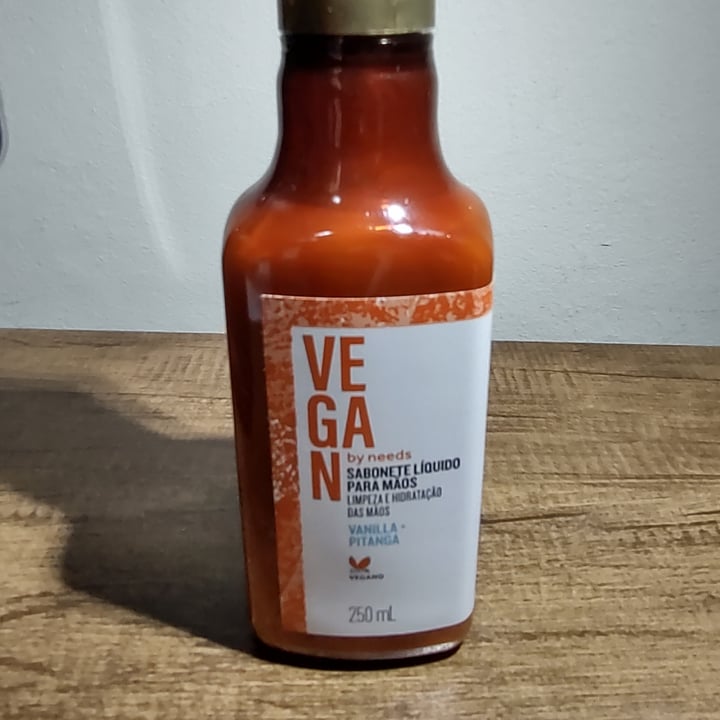 review photo of Vegan by Needs sabonete liquido para as mãos vanila mais pitanga shared by @donacintia on 13 Dec 2022 - review