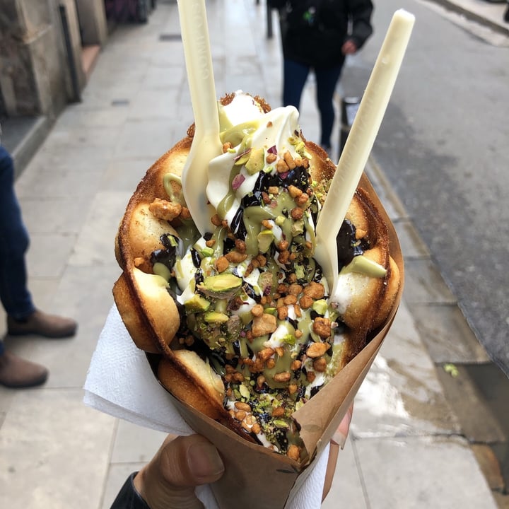 photo of The Cream Bcn Waffle de pistacho shared by @monica on  01 May 2021 - review