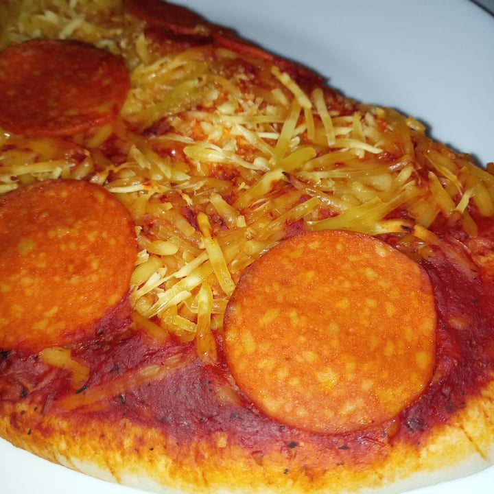 photo of Morrisons Vegan Meat Free Pepperoni Pizza shared by @supersupergirl on  19 Jan 2022 - review