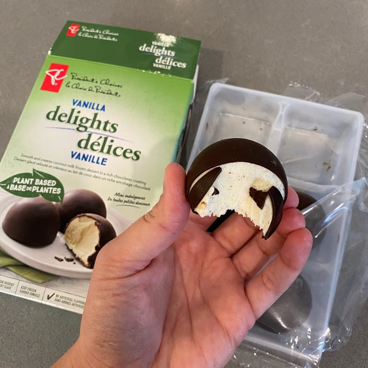 photo of President's Choice Vanilla Delights shared by @kchmils on  02 Nov 2022 - review