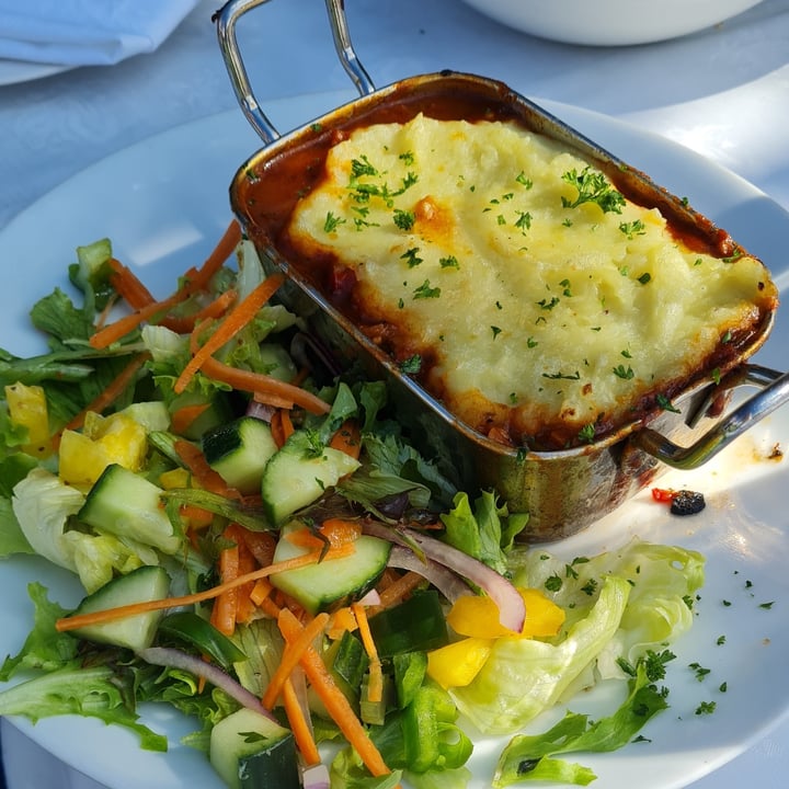 photo of Leafy Greens Cottage pie shared by @vegankitchensa on  18 Apr 2022 - review