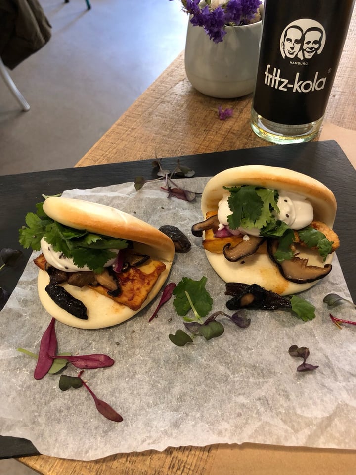 review photo of OM RESTAURANT VEGETARIÀ & VEGÀ Mushroom bao with vegan crema shared by @jeromeucla on 11 Mar 2019 - review
