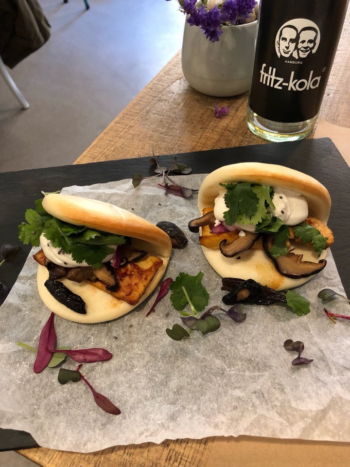 photo of OM RESTAURANT VEGETARIÀ & VEGÀ Mushroom bao with vegan crema shared by @jeromeucla on  11 Mar 2019 - review