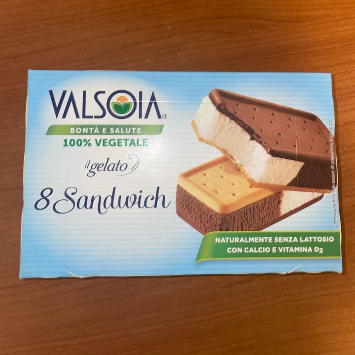 photo of Valsoia 8 sandwich il gelato shared by @viol4 on  17 Oct 2022 - review
