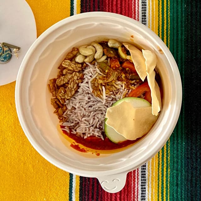 Foto do prato “Nasi Lemak Masak Merah”