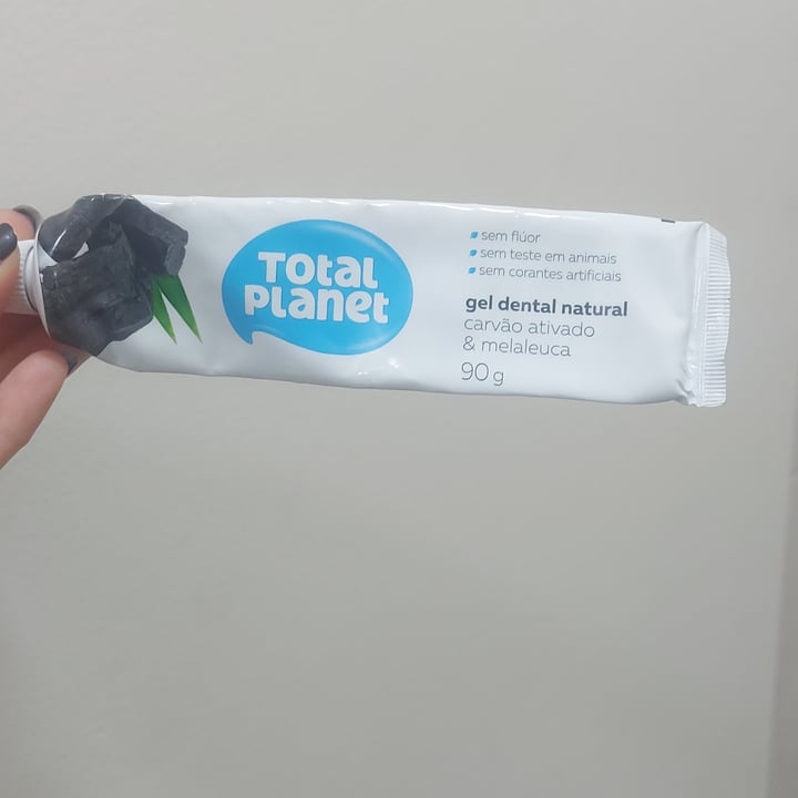 photo of Total planet gel dental natural Carvão Ativado E Melaleuca shared by @larissadallorto on  09 May 2022 - review