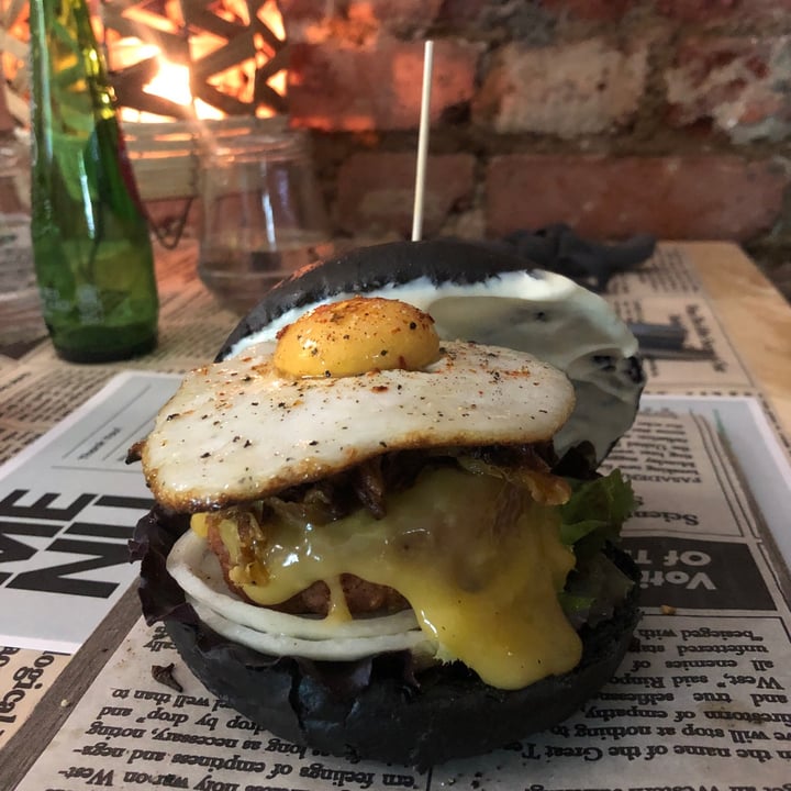 photo of Vegan Streetfood Deli - Obs Bacon, Egg & Cheez Burger shared by @mothercitymatt on  27 Jan 2022 - review