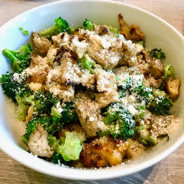 Photo of the dish “Classic Mac with broccoli and “chicken””