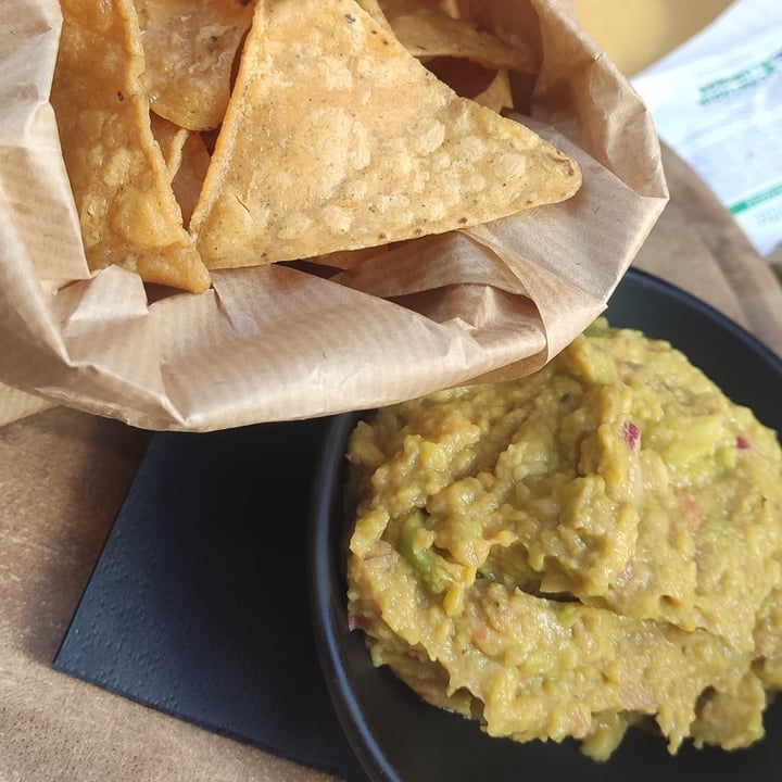 review photo of Guero Nachos con guacamole shared by @giulisac on 01 Jul 2022 - review