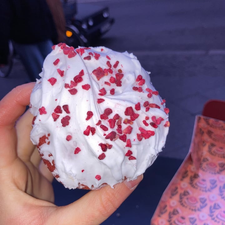 photo of Brammibal's Donuts Red Velvet shared by @chloslo on  04 Apr 2022 - review