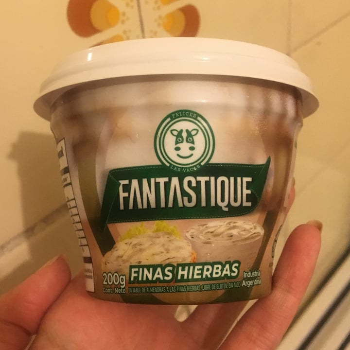 photo of Felices Las Vacas Queso Untable Fantastique Finas Hierbas shared by @valentinadelalune on  28 Mar 2021 - review