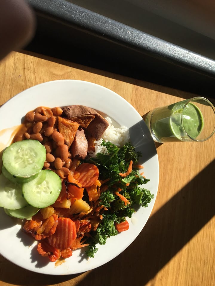 photo of Hampshire Dining Commons Gluten free bar and green smoothie shared by @adelesecrest on  01 Mar 2019 - review