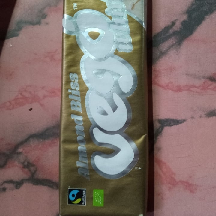 photo of Vego Almond bliss white chocolate shared by @barbymorgan on  09 Sep 2022 - review