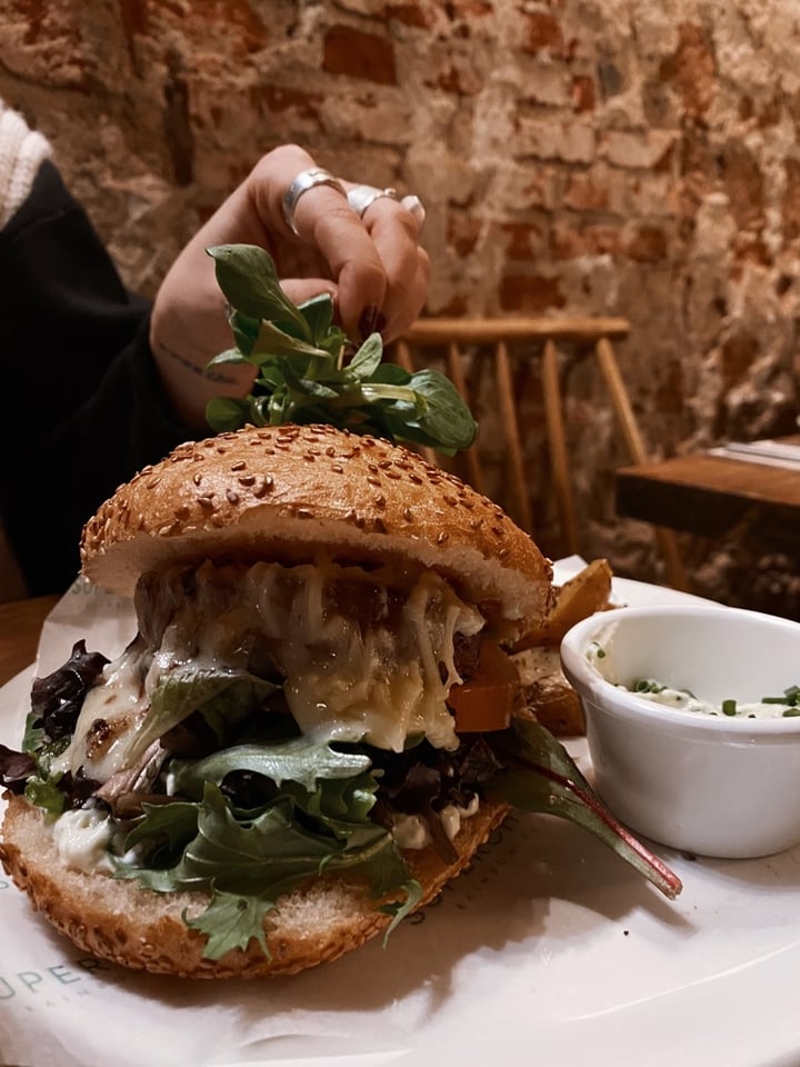photo of SUPERCHULO MADRID Hamburguesa vegana shared by @eleebs on  13 Feb 2020 - review